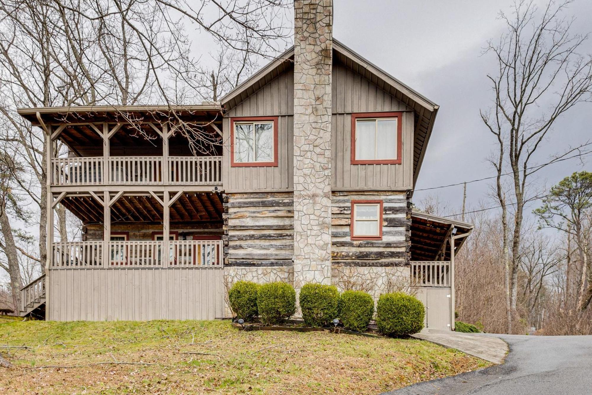 Spacious Gatlinburg Cabin With Hot Tub And Game Room! Exterior foto