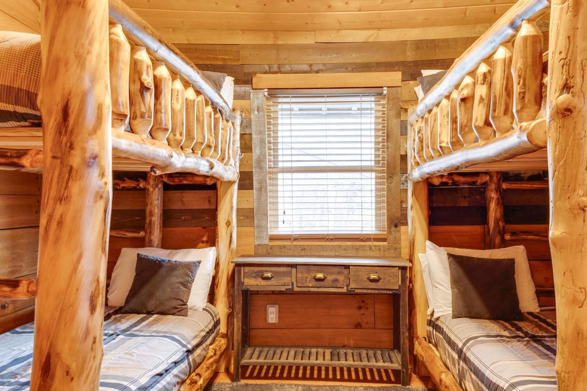 Spacious Gatlinburg Cabin With Hot Tub And Game Room! Exterior foto