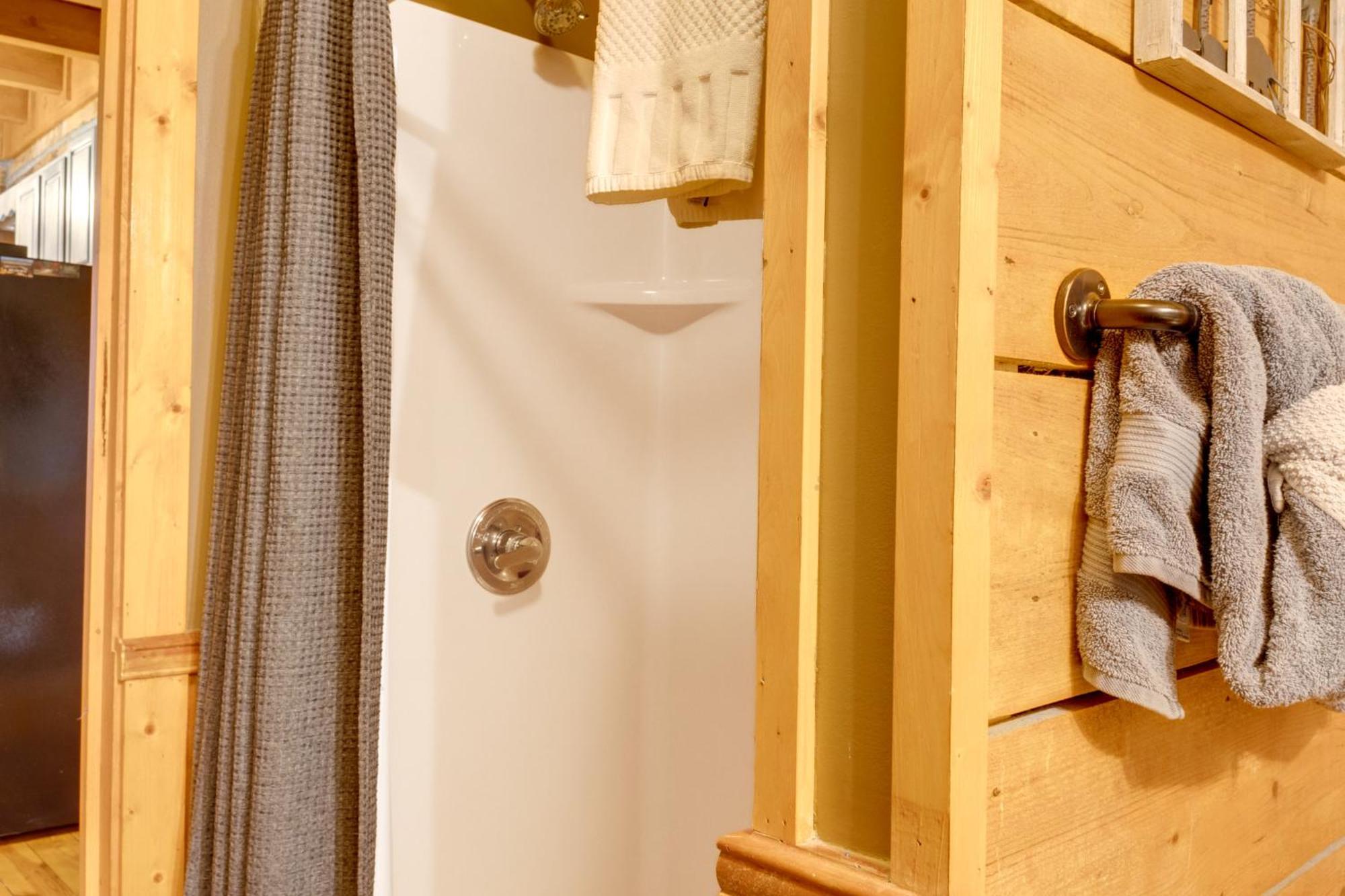 Spacious Gatlinburg Cabin With Hot Tub And Game Room! Exterior foto
